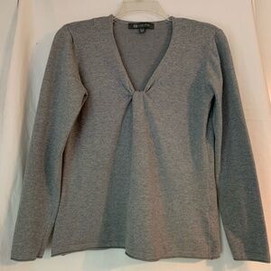 Title nine heather gray knit pullover with twist detail at neckline